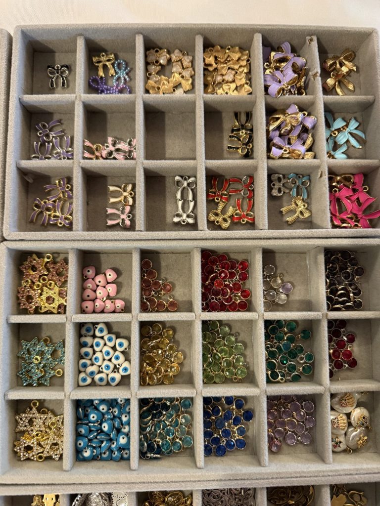 Charm trays with evil eyes, bows and flowers